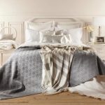 Couvre-lit rhombique gris et petit couvre-lit rayé
