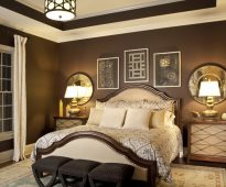 Katil tradisional dengan kelebihan lembut dengan susunan perabot simetri