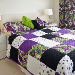Motifs floraux lumineux pour les couvre-lits dans la chambre