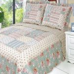 Belle courtepointe en patchwork pour un lit double