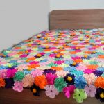 Plaid floral chic pour le lit d'une adolescente