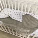Couverture en peluche neutre pour lit bébé
