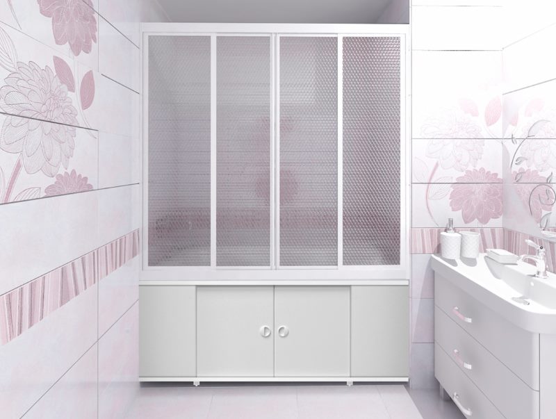 Design de salle de bain lumineux avec des rideaux en plastique