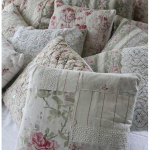 Tampons décoratifs dans le style de la Provence pour le lit
