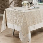 Longue nappe et serviettes en tissu pour la table de mariage