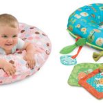 Il existe des modèles d'oreillers pour l'alimentation, qui sont pratiques pour enfermer le bébé pendant les jeux sur le ventre.