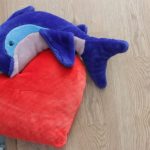 Velour pillow Cœur avec un dauphin