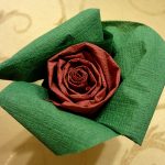 roses des idées de conception de serviettes en papier