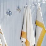 porte-serviettes dans la salle de bain