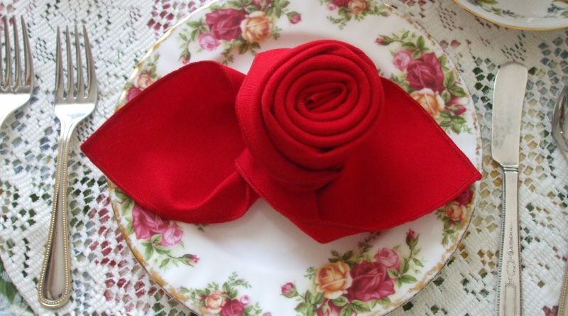 serviettes en forme de roses