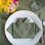 arrangement de table avec des idées de conception de serviettes en origami