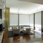 Salon intérieur avec fenêtres panoramiques