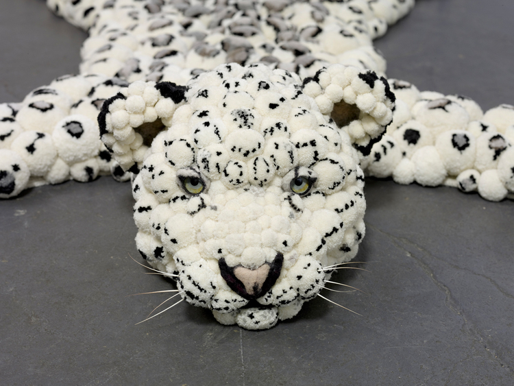 tapis en peau de léopard