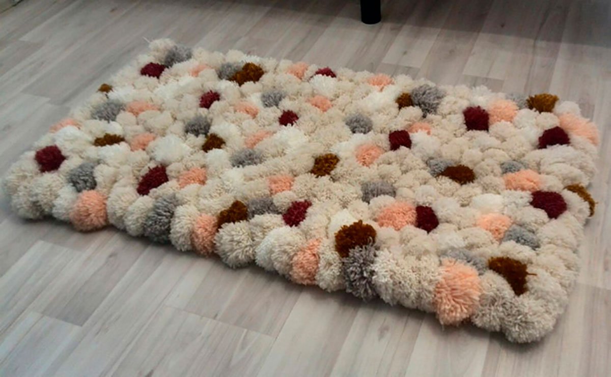 tapis de pompons photo design