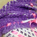plaid violet de pompons