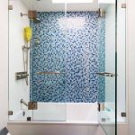 rideau de verre pour la conception de la salle de bain