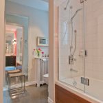 rideau de verre pour les idées de décoration de salle de bain
