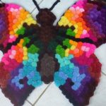 tapis papillon pompon